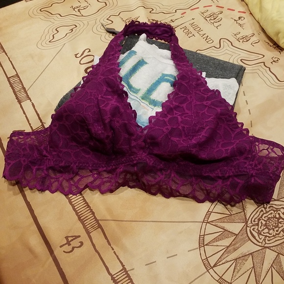 CLOTHING - Picture 5 of 7